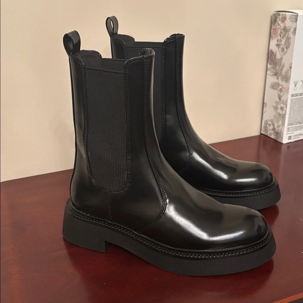 Zara Chelsea combination vegan leather chunky sole black ankle booties sz.6